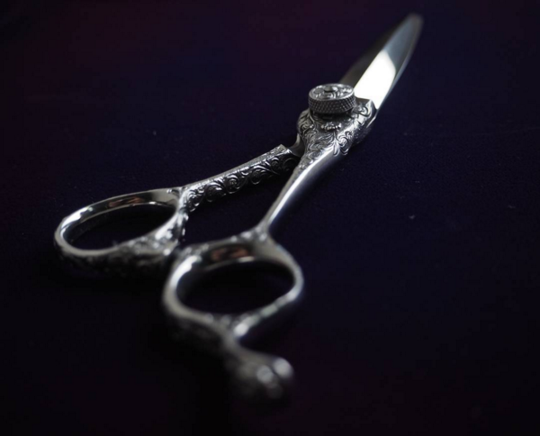 ハサミ紹介「ギルビーZ 唐草」 | カットシザーズ | 美容鋏(ハサミ