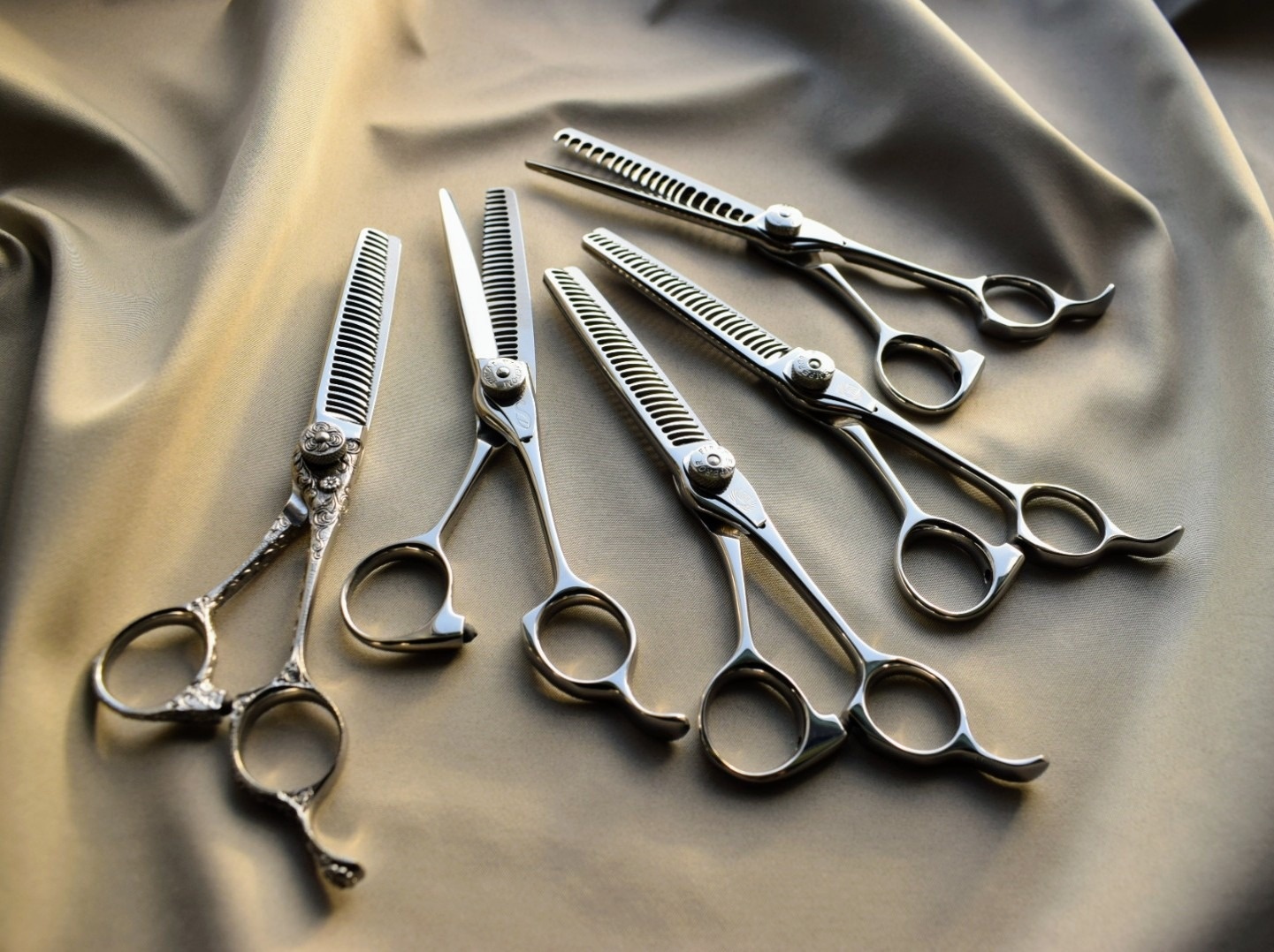 切れ味抜群プロ用シザーカットバサミ理美容師ハサミはさみ☆トリマー