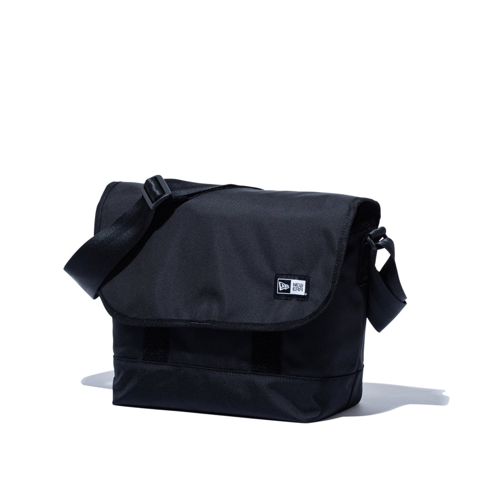 ショルダーバッグ 9L ブラック | ニューエラオンラインストア