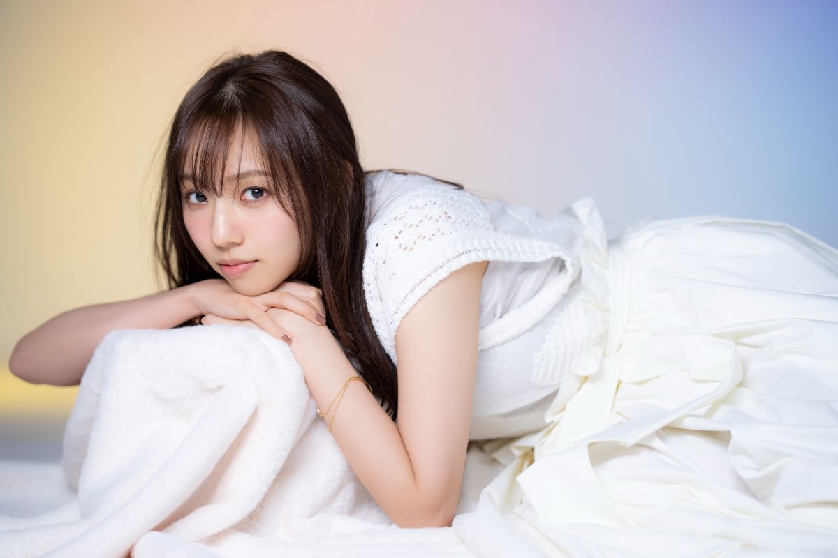 乃木坂46・新内眞衣 卒業写真集に込められた秋元康氏からのメッセージ