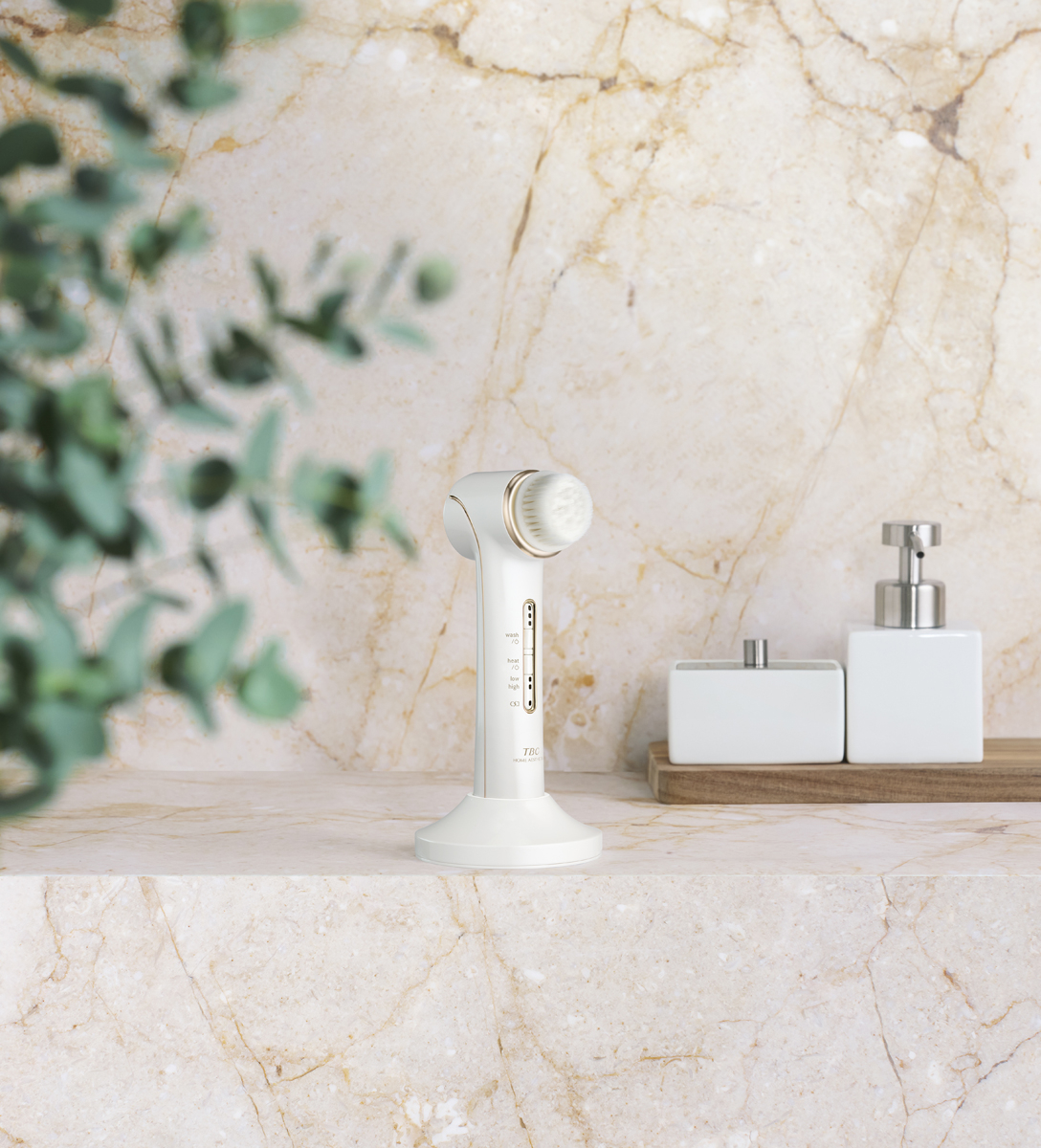 音波洗浄」と「温熱ケア」の機能を搭載した家庭用温熱プレート付き音波