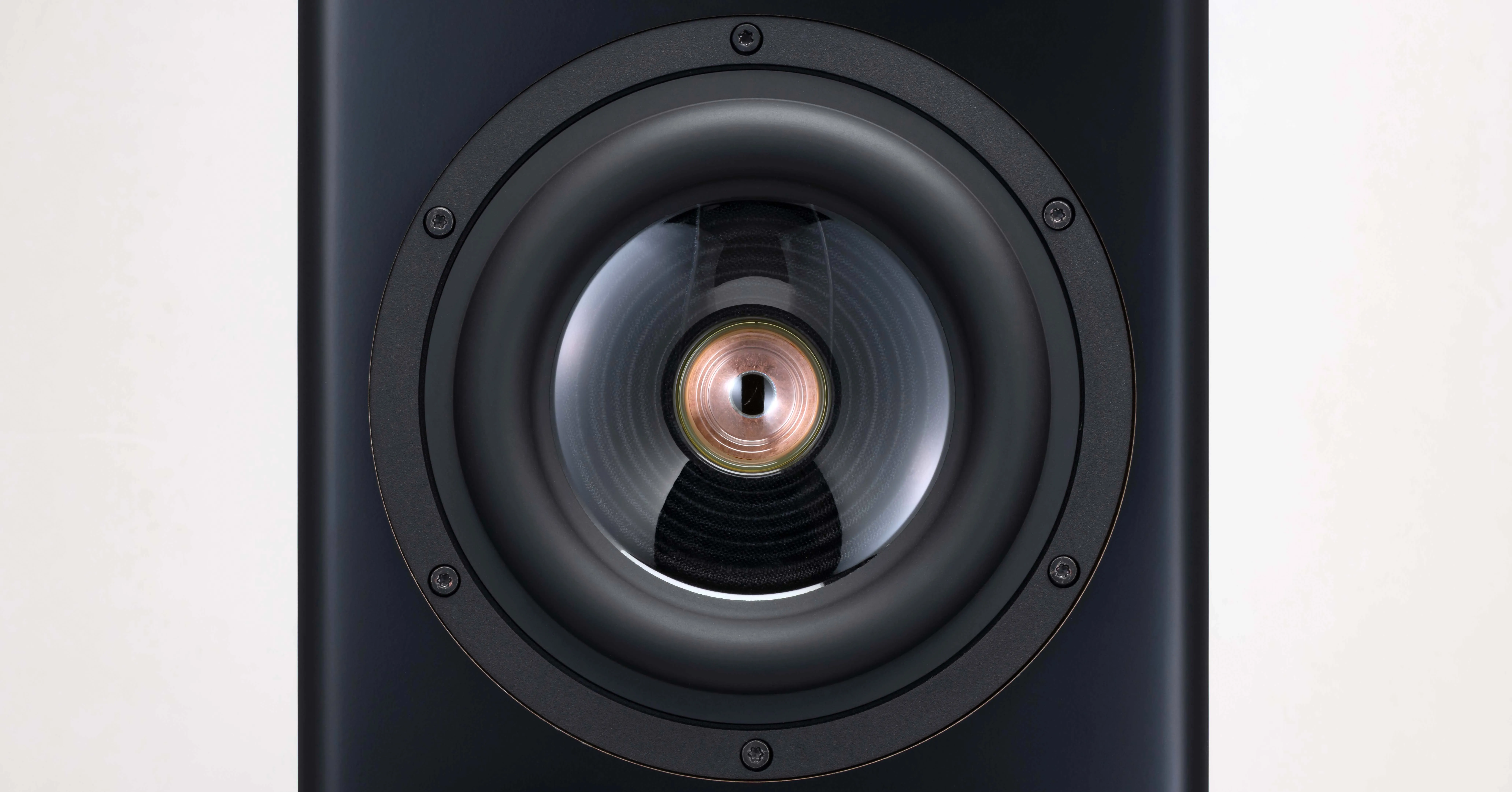 次世代高音質スピーカーのカギは、超薄板ガラス振動板にあり | 日本