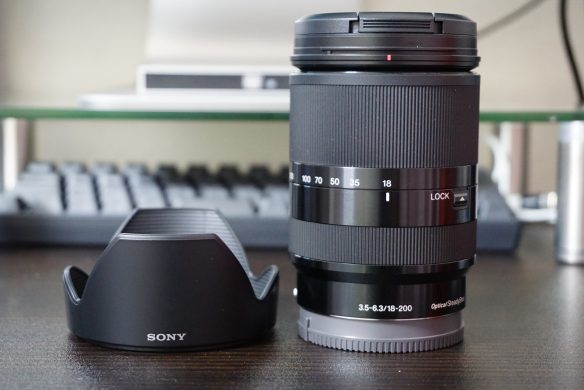 荷物を少なくしたいならSONYのレンズ「SEL18200 LE」が便利。様々な