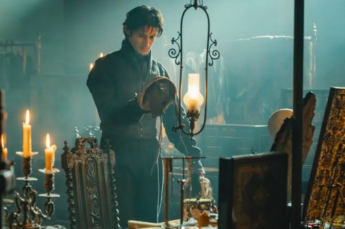 エレン・フライスの写真作品とヴィンテージの衣服を織り交ぜた新たな