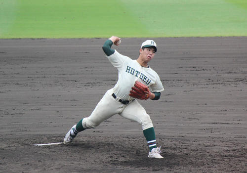 市和歌山－報徳学園」濃緑ユニホームそっくりさん対決は報徳学園が快勝