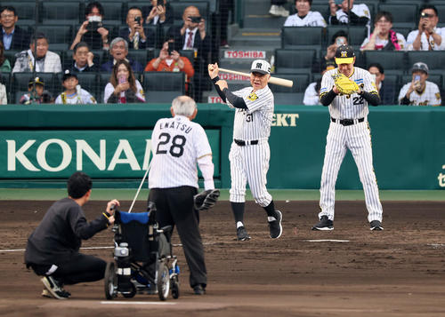 阪神】田淵幸一さんの目に涙 江夏豊さんと黄金バッテリー再現「泣けて