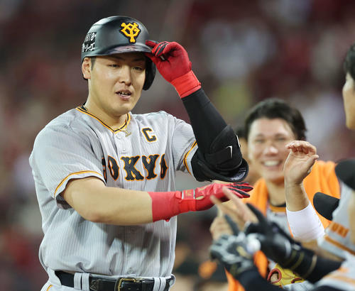 巨人】岡本和真、初の1試合3発で史上9人目6年連続30本塁打！球団で