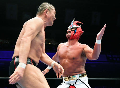 ライガー敗戦も怒り消えず、鈴木みのるに再戦を要求 - プロレス写真