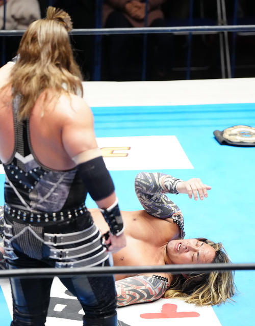 新日本】棚橋弘至が自慢の長髪切られる屈辱 EVILは高笑いで「俺の気分