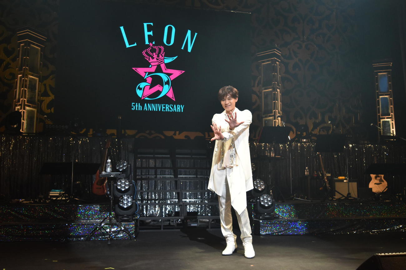 新浜レオンがデビュー5周年記念コンサート開催「『捕まえて、今夜