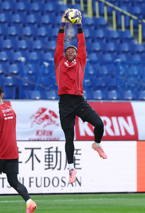 日本代表】上田綺世「9」から異例背番変更「父に憧れ、まねして18番