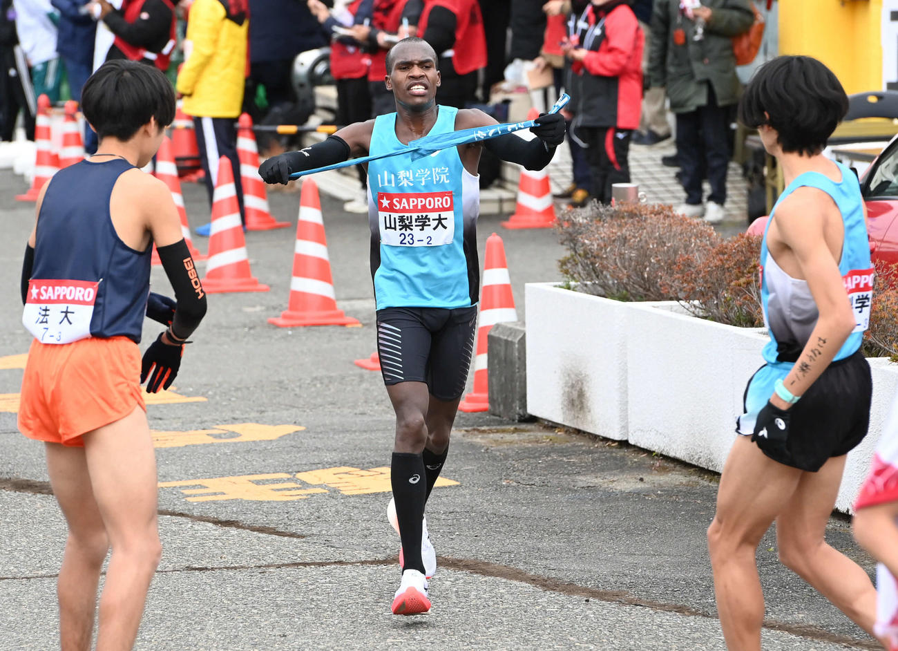 箱根駅伝】山梨学院大 当日変更4区1年和田ら粘りリレーで往路15位