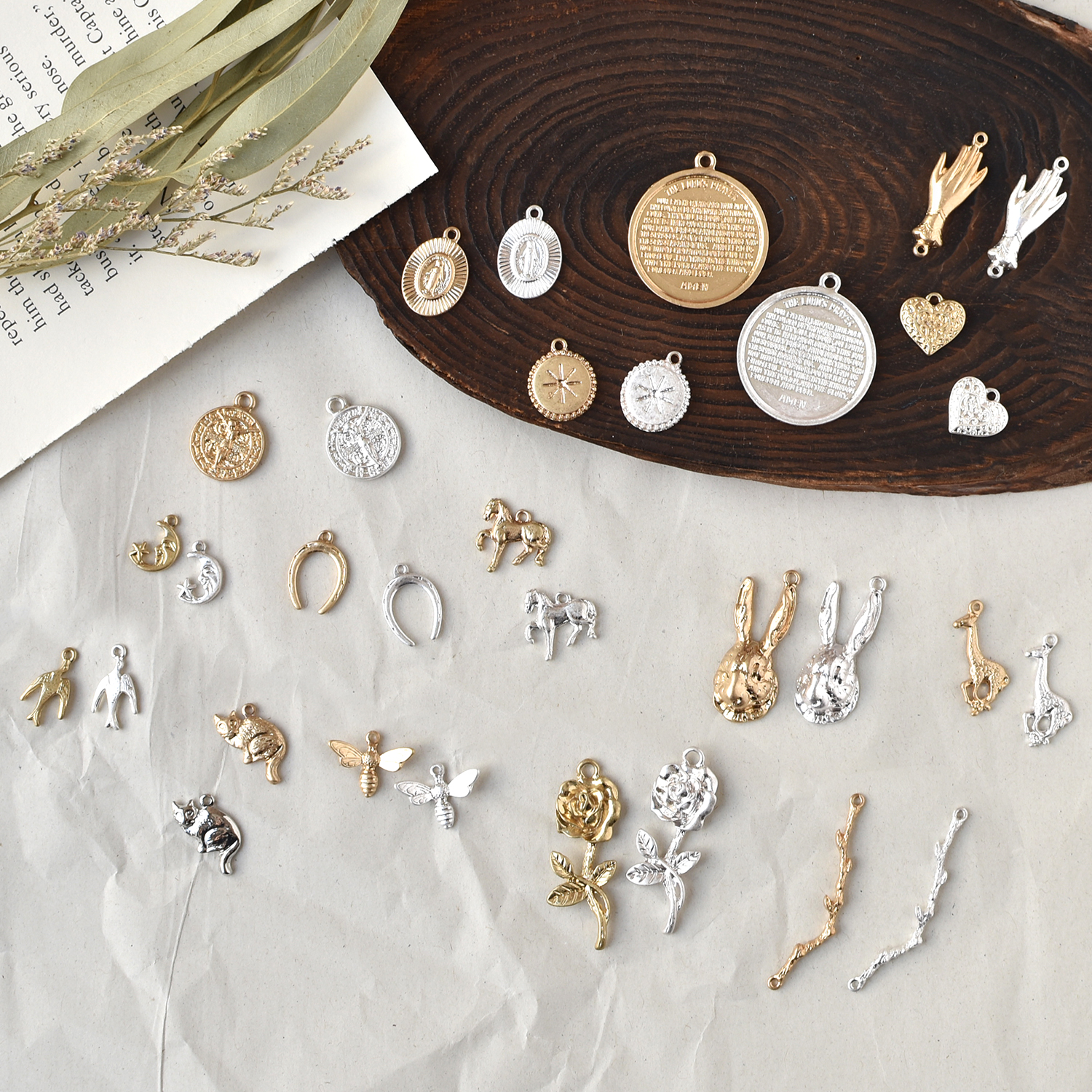 ヴィンテージ風チャームが新しく入荷しております！ - 日本紐釦貿易