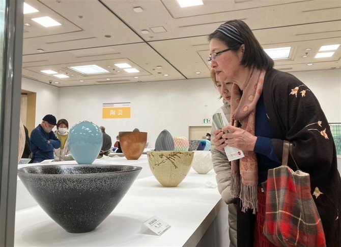 陶芸、染織、漆芸… 341点展示 福岡三越 2月9日まで日本伝統工芸展