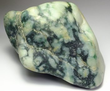 翡翠輝石(青翡翠/海翡翠) 743 糸魚川 - 鉱物標本・隕石標本販売のWeb