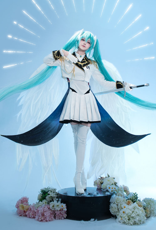 ミク x ウイングガンダムゼロEW コスプレ 衣装 - ガンダム45周年