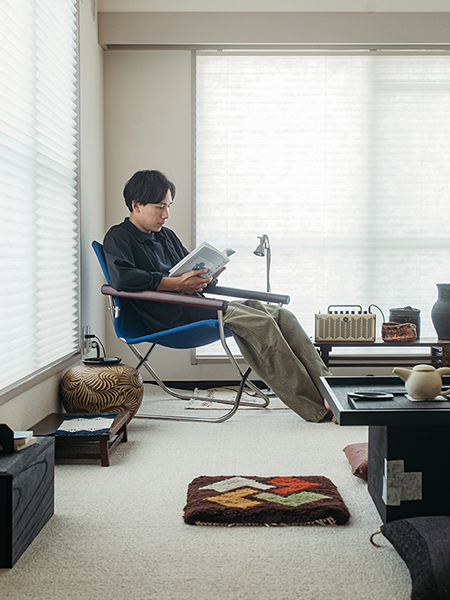 時間を積み重ねて洗練された自分好みの暮らし方 / ニーチェアエックス