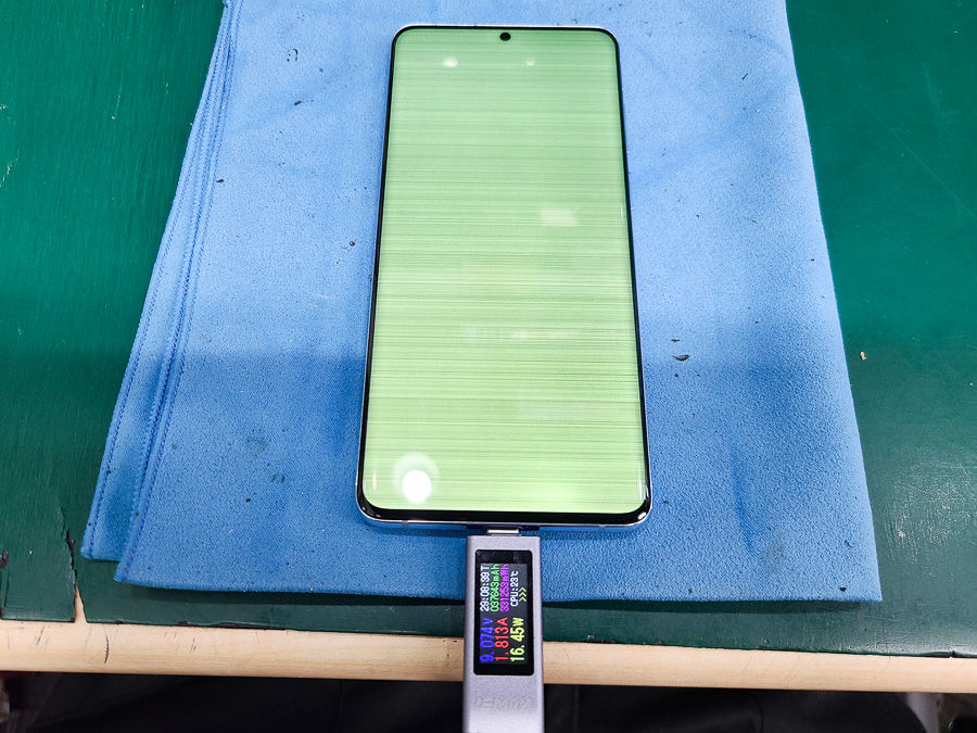 Galaxy S20+ 画面が真っ白になってしまった【即日画面修理】- 大阪