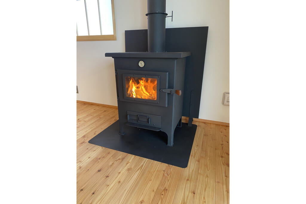 世界最小クラスの薪ストーブ「Dr.Craft」登場！ 「CAMP&CRAFT」が薪