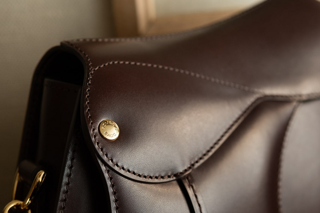 馬具の意匠で魅せる洗練された美しさ｜ドレッサージュ リニューアル