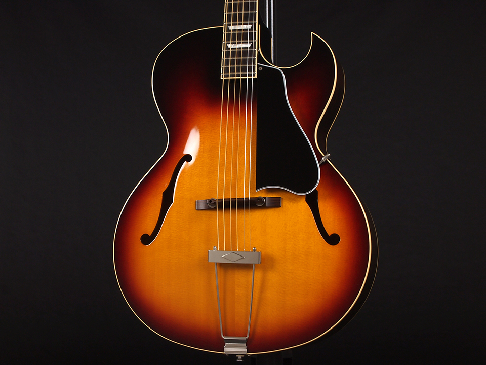Archtop Tribute AT50C ソニックス特価 ￥108,000- 中古 カッタウェイ