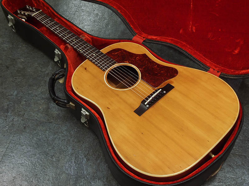 ギブソン黄金期ならではの風格の漂う一本。1957年製のJ-50が大変お買得