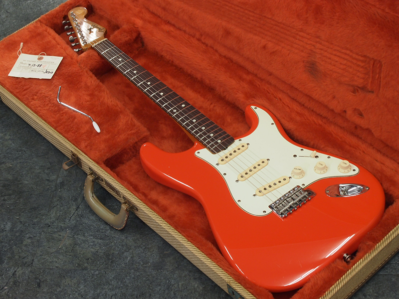 リフィニッシュの1988年製 Fender USA Vintage Series '62