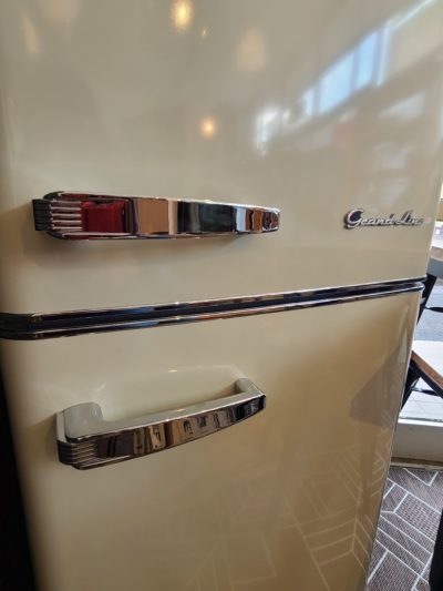 Grand-Line 198L レトロデザイン 2ドア冷凍冷蔵庫 ARE-198LW 2020年製