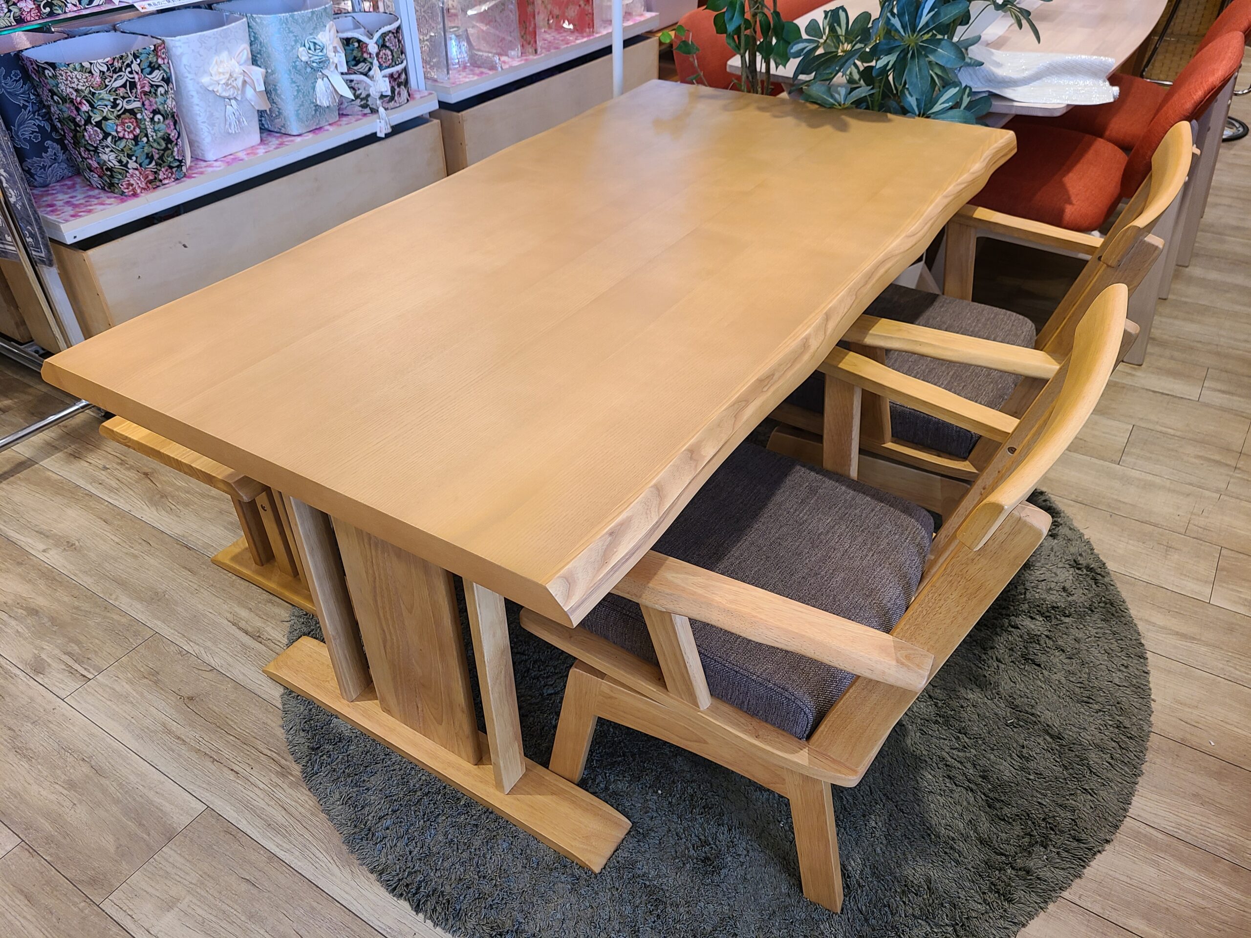 ニトリ 天然木 ダイニング 4点セット サザナミ ベンチチェア 回転式