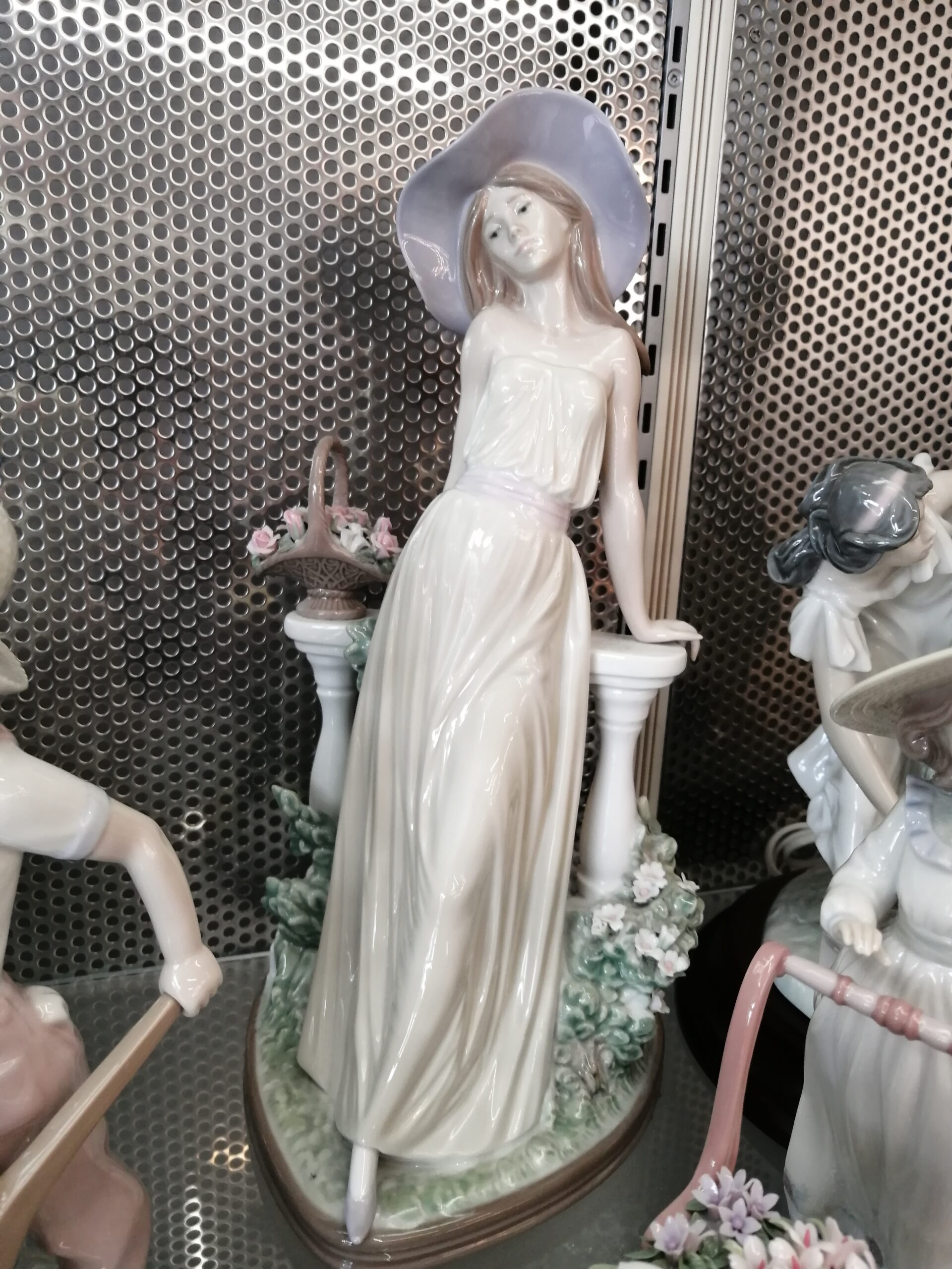 リヤドロ Lladro 陶器人形 ポーセリンアート 買取しました！ | 愛知と