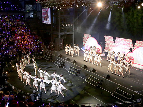 AKB48チーム8、結成5周年コンサート 埼玉代表・高橋彩音さんら、寒さ