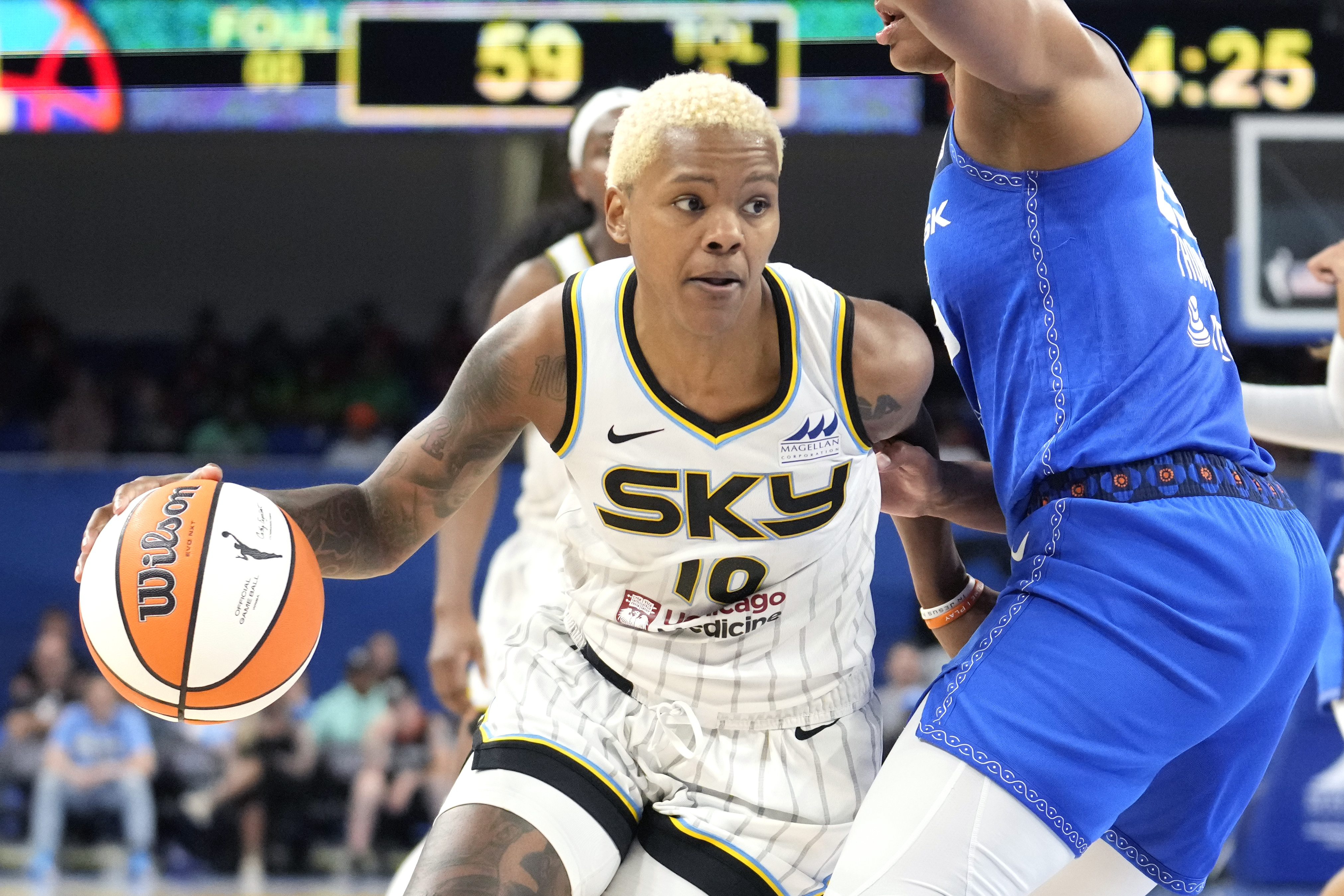 Lynx sign ex-Sky players Courtney Williams, Alanna Smith in WNBA