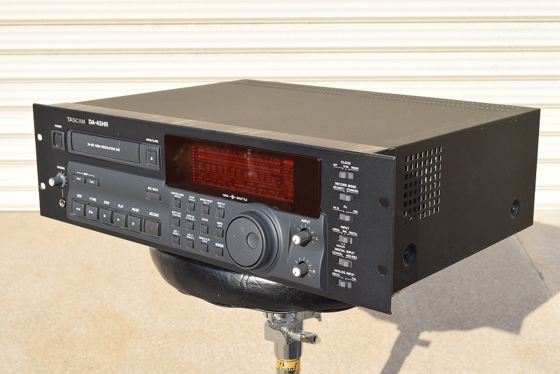 中古機材 新入荷 TASCAM DA-45HR 業務用DATプレーヤー 24BIT