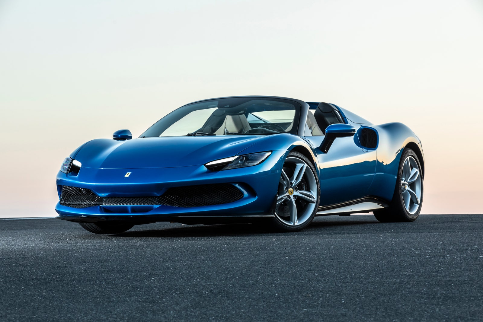 フェラーリ、2024年第2四半期の純収益で前年同期比16.2%増