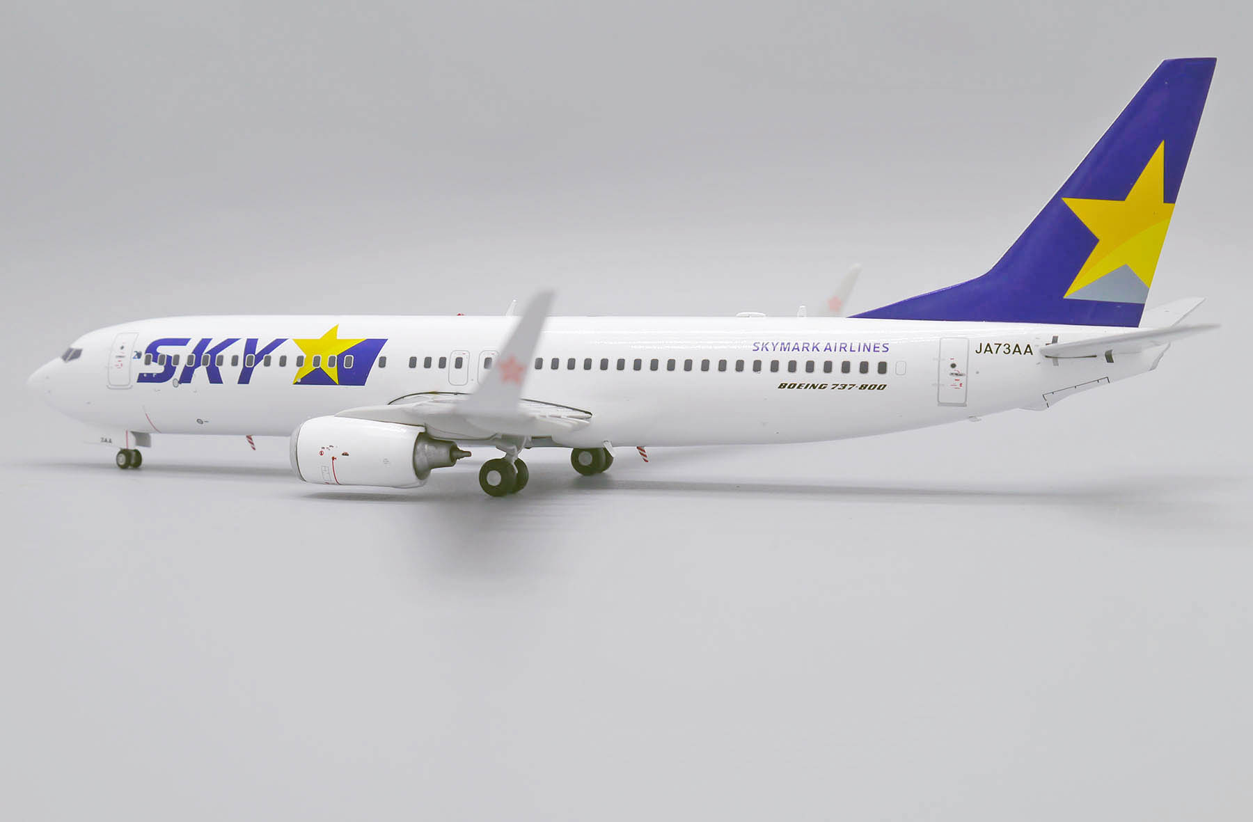 ScaleModelStore.com :: JC Wings 1:200 - EW2738012 - Skymark