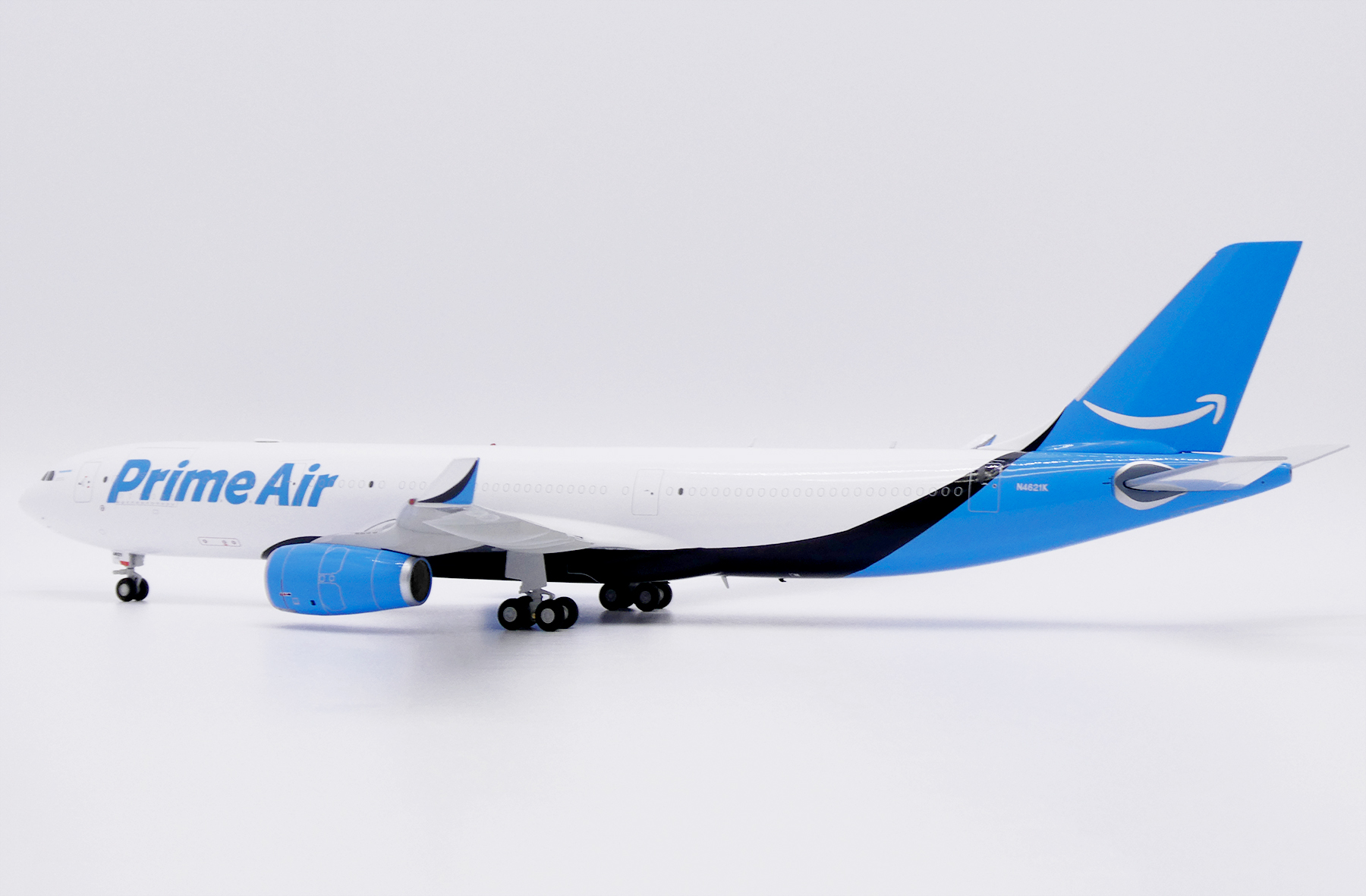 ScaleModelStore.com :: JC Wings 1:200 - SA2054 - Amazon Prime Air