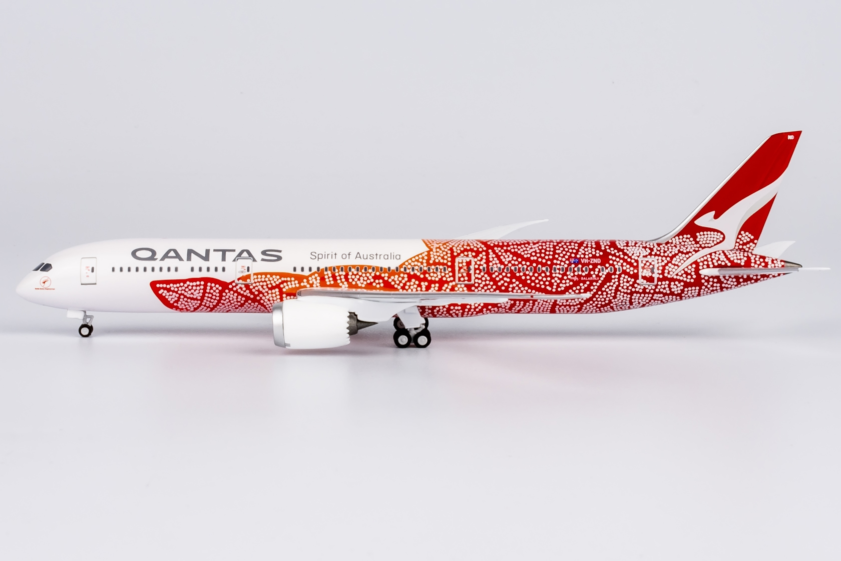 ScaleModelStore.com :: NG Lite 1:400 - QFA020 - Qantas Boeing 787-9