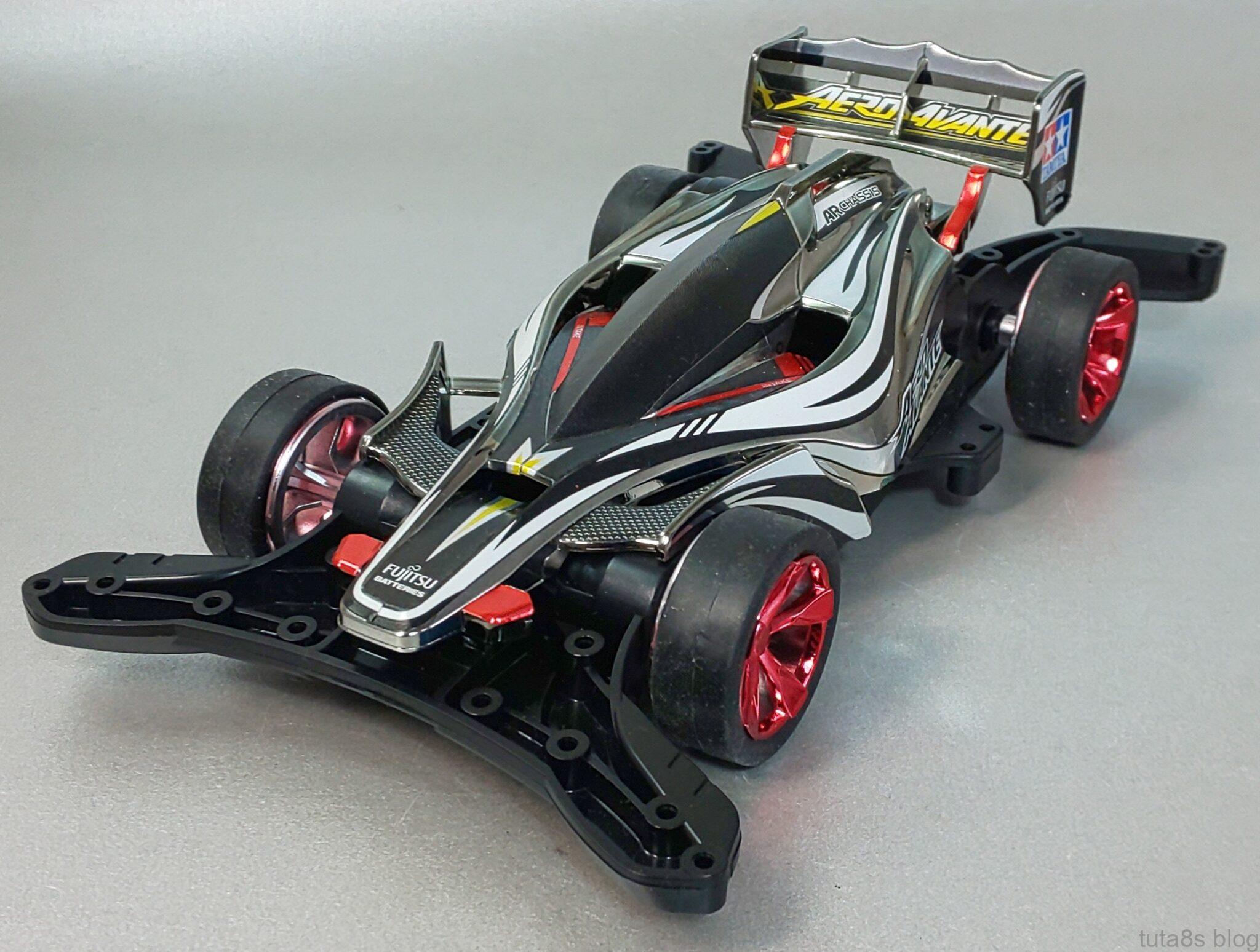 エアロアバンテブラックメタリック｣ステッカーを貼るとブラックになる。