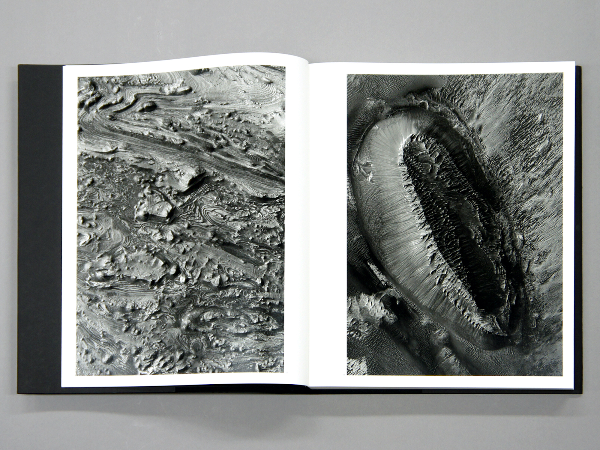 MARS 火星 ―未知なる地表 惑星探査機MROが明かす、生命の起源｜青幻舎