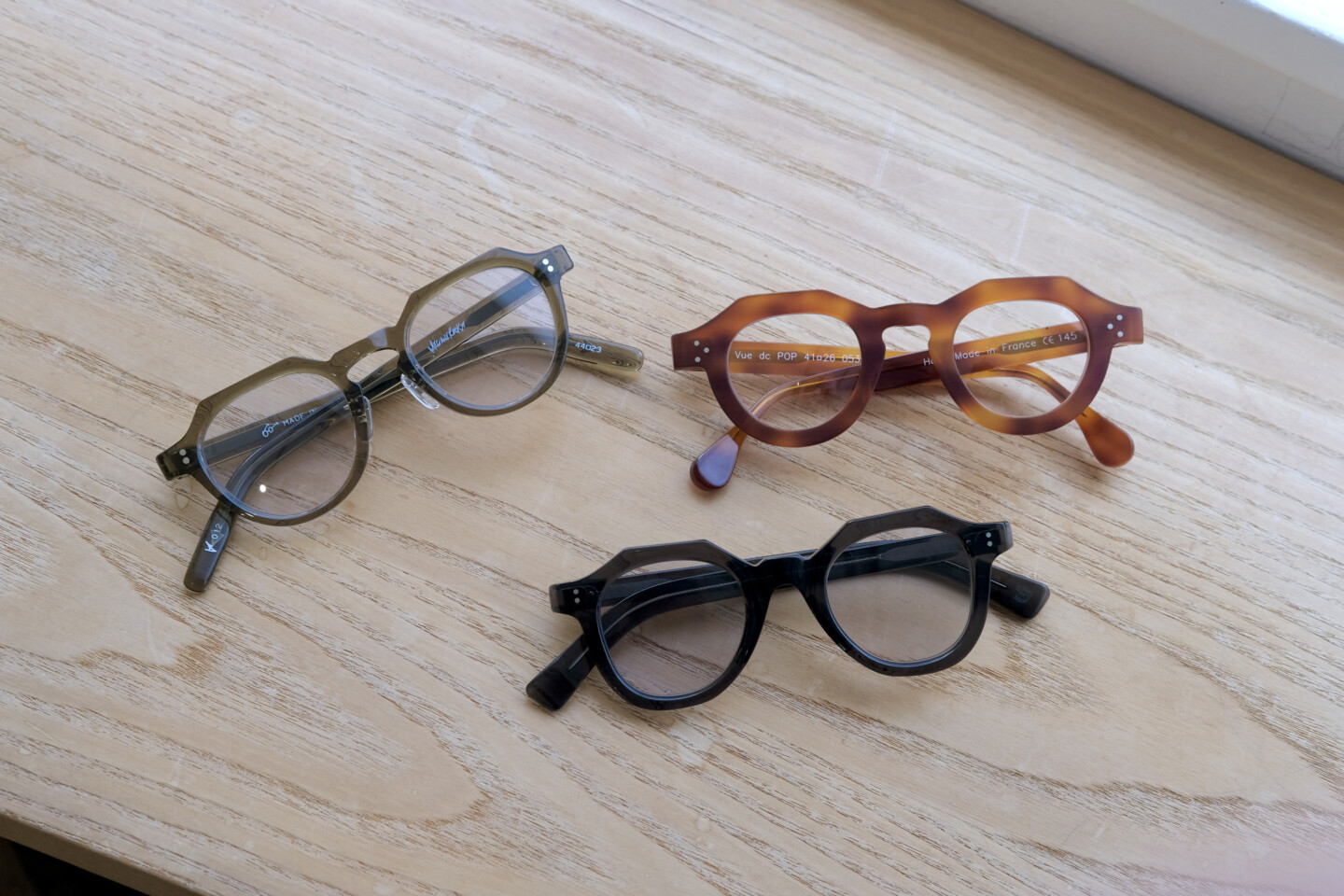 折角堂のクラウンパント（MEGANEROCK・guépard・Vue dc） – 神戸元町の