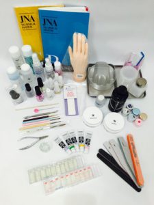 ネイルスクールで揃える道具を解説します