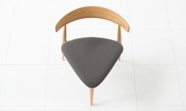 トライレッグチェア ナチュラル / ウルトラスエードSEMPRE（センプレ