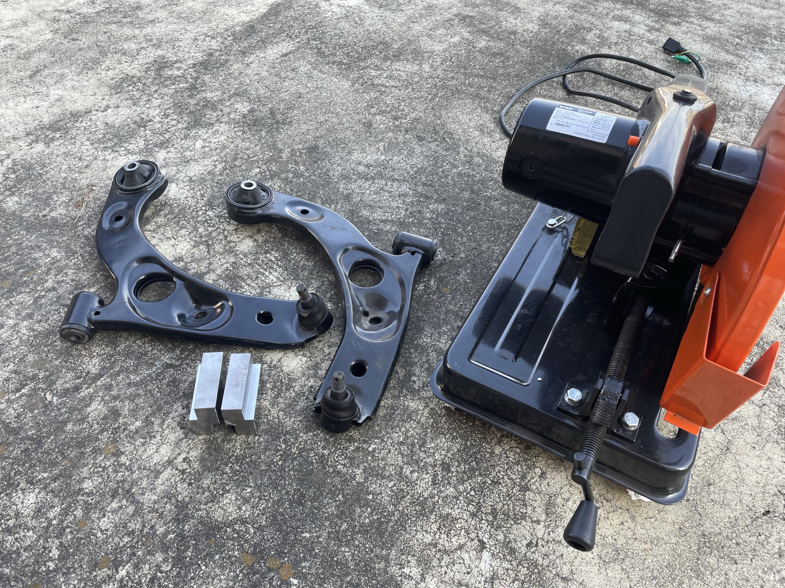 自作】ロアアームの延長加工とオマケで上げ加工 | Freedom