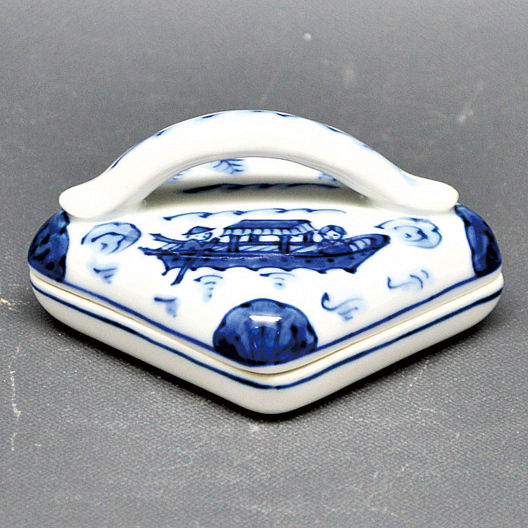 674 隅田川 利昇 染付 香合 未使用 674 隅田川 利昇 染付 香合 未使用