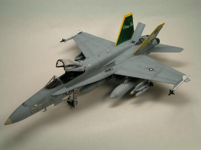 フジミ 1/72 F/A-18C STRIKE HONET “CHIPPY HO” | 手動式模型工作