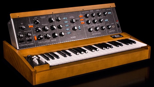Moog Minimoog Model D 復刻！ついに発売！｜島村楽器 アリオ橋本店