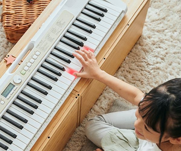 お子様に大人気！光ナビゲーションキーボードの新製品！】CASIO/LK-325
