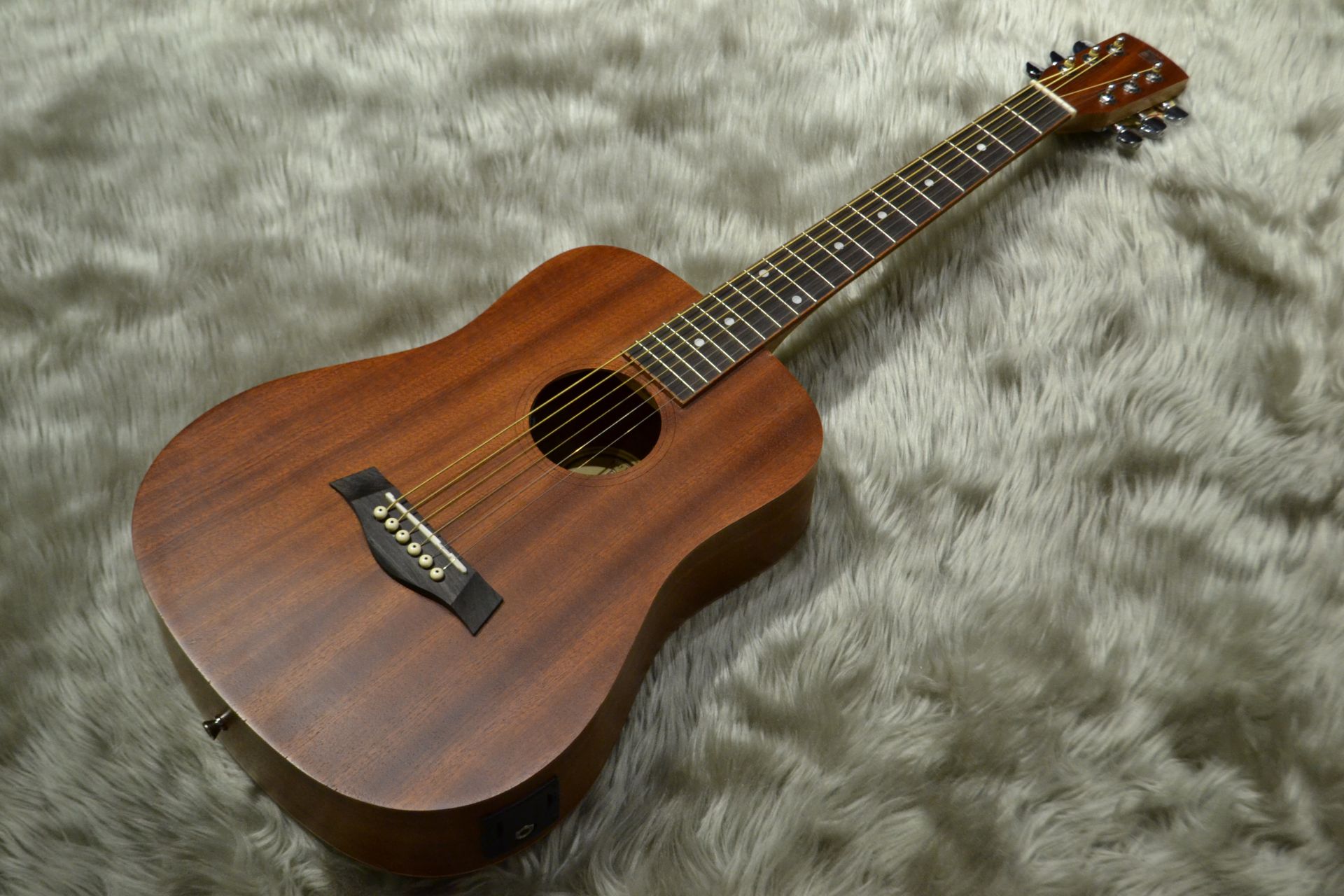 ミニギター】展示強化中！気軽に弾けるミニギターを多数取り扱っており