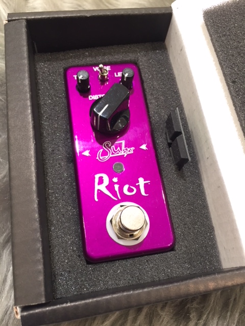 エフェクター】Suhr 人気モデル”Riot”のコンパクトサイズ・バージョン