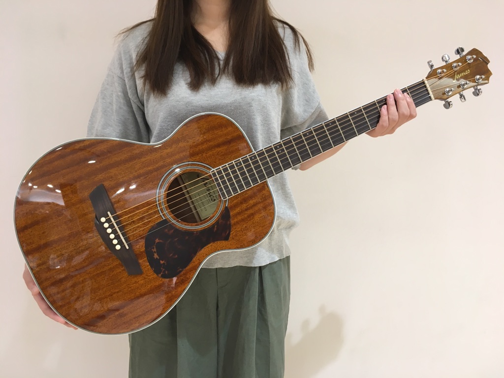 新着入荷情報】とっても小振りな、オールマホガニー材のエレアコギター